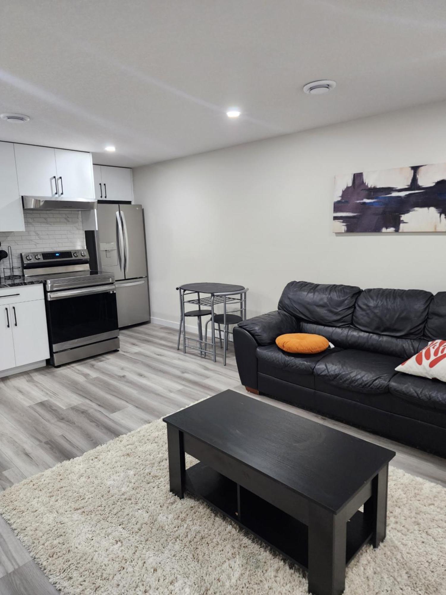 Trendy 2-Bed Oasis Awaits! Appartement YYC Buitenkant foto