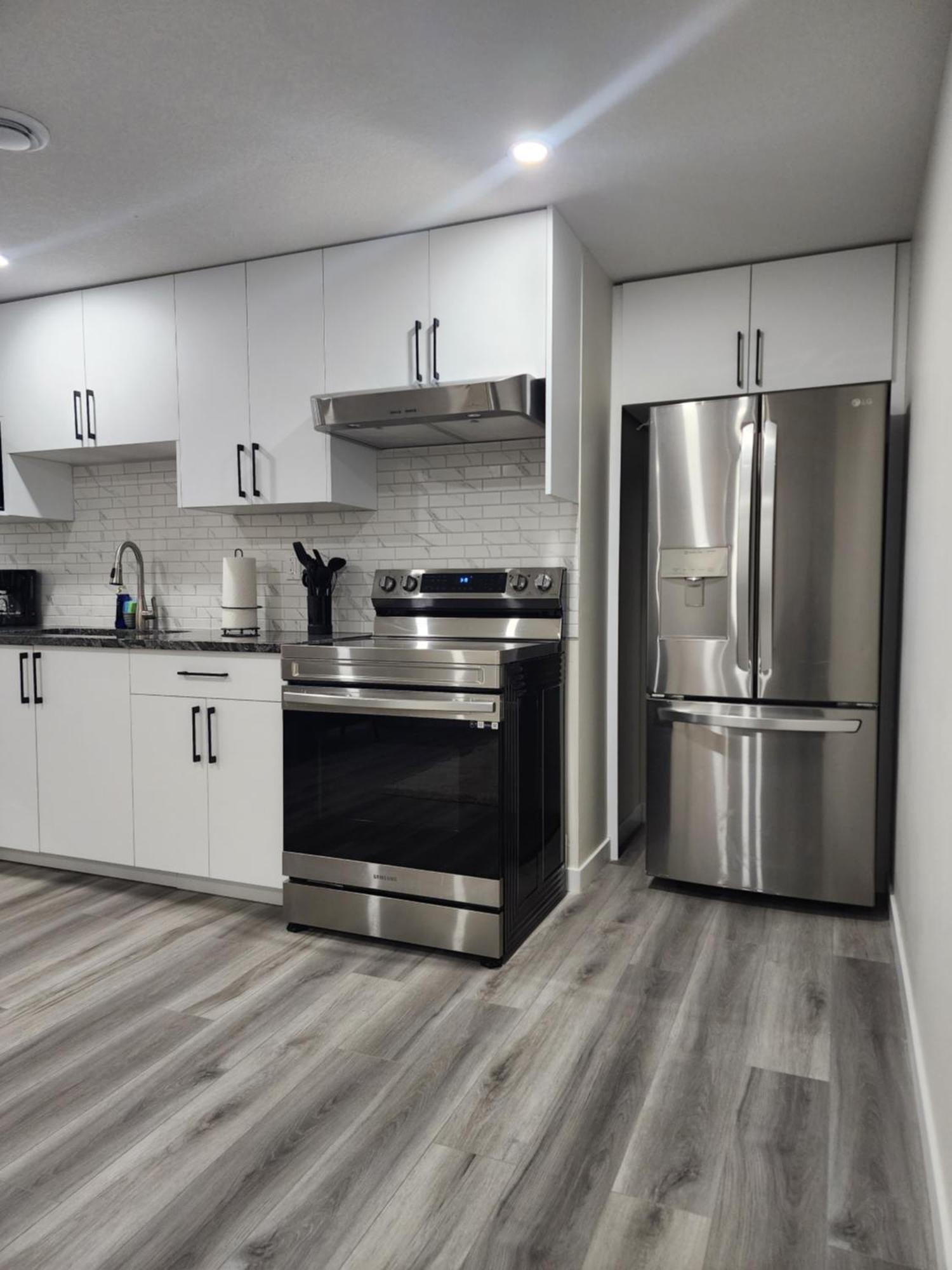 Trendy 2-Bed Oasis Awaits! Appartement YYC Buitenkant foto